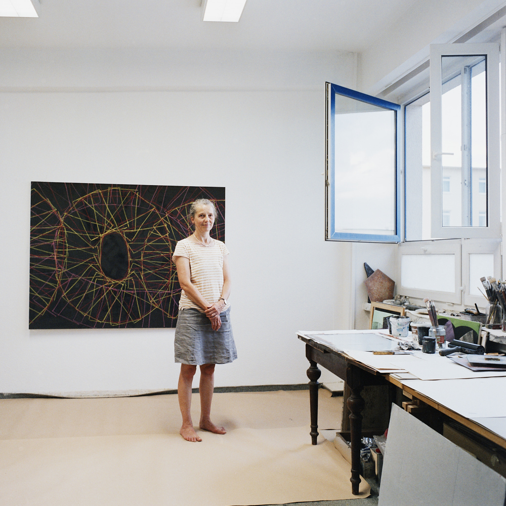 Jana Morgenstern in ihrem Dresdner Atelier ° 2025 ° Foto: Adam Dreessen